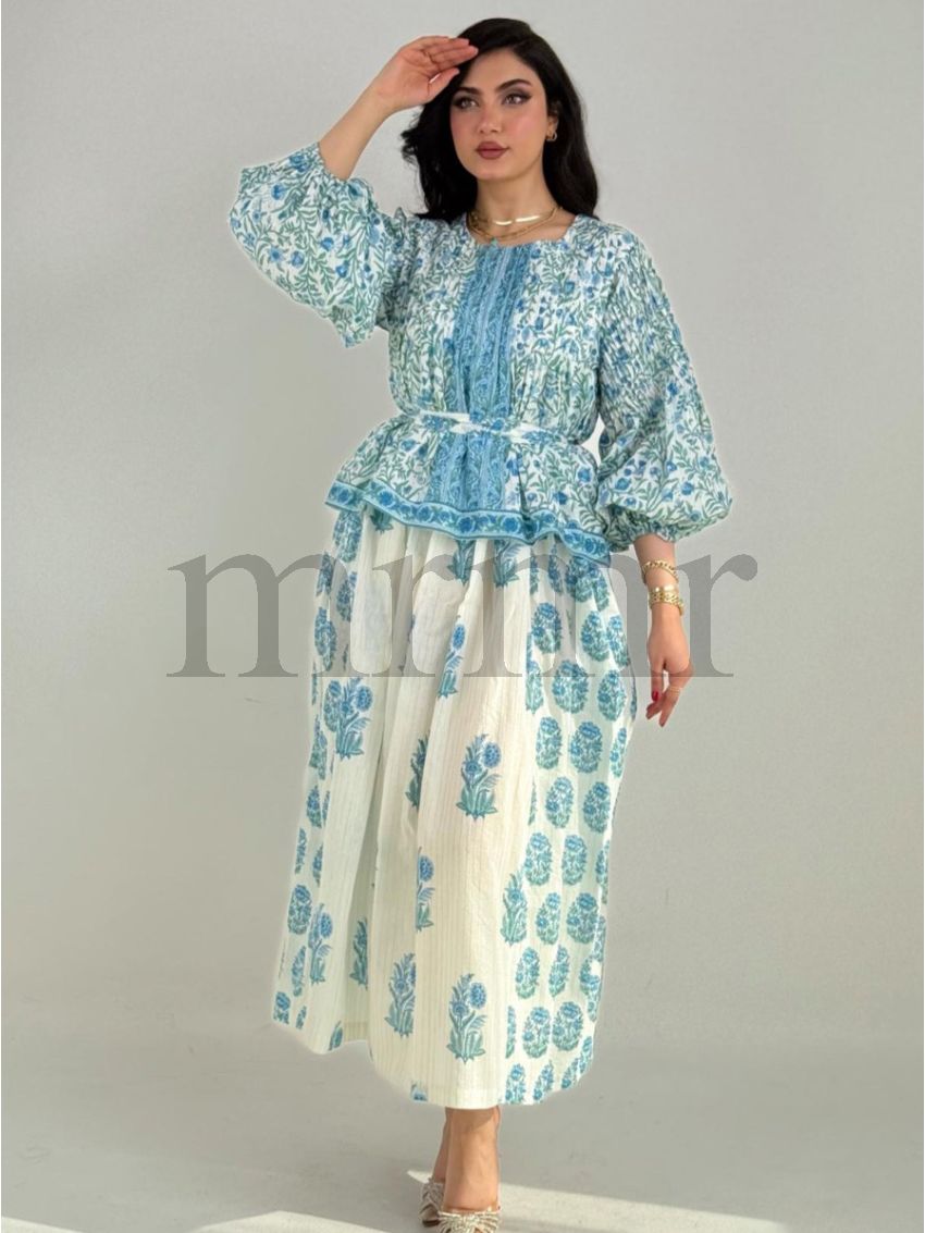 دراعة نسائية مع توب ورسم ورود