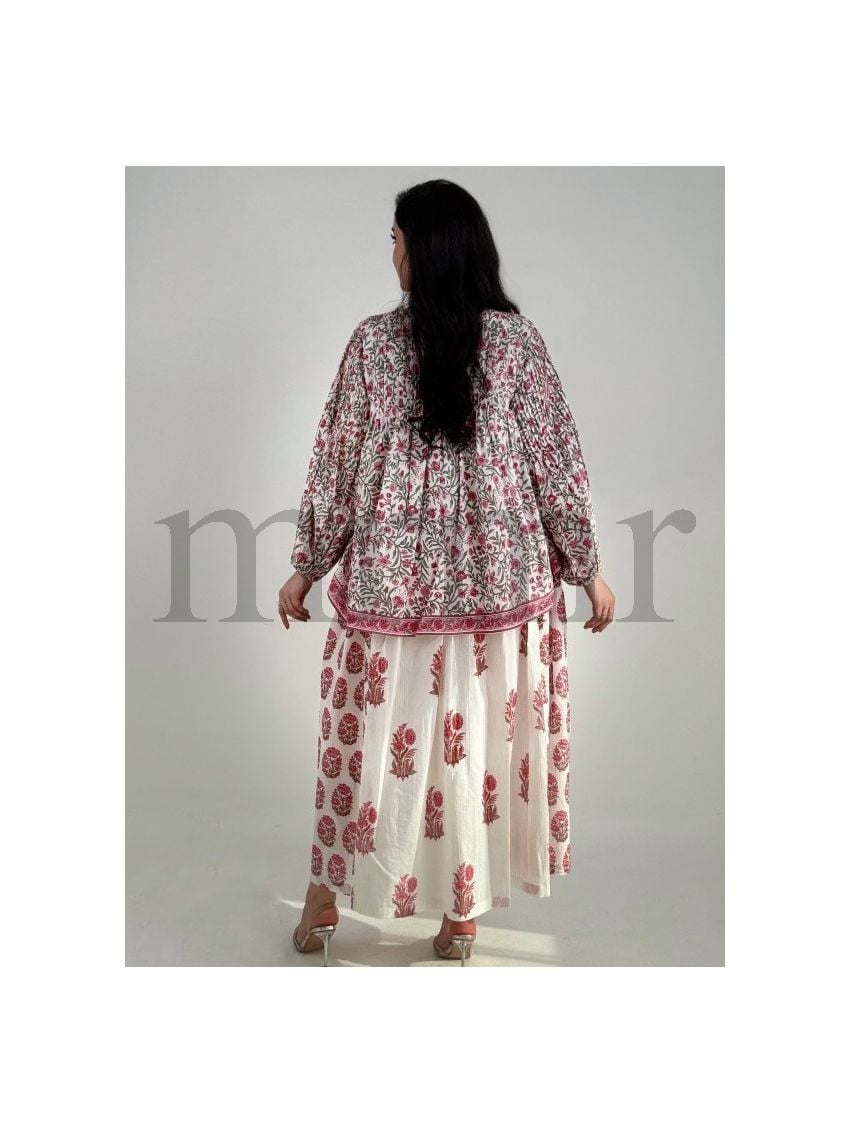 دراعة نسائية مع توب ورسم ورود