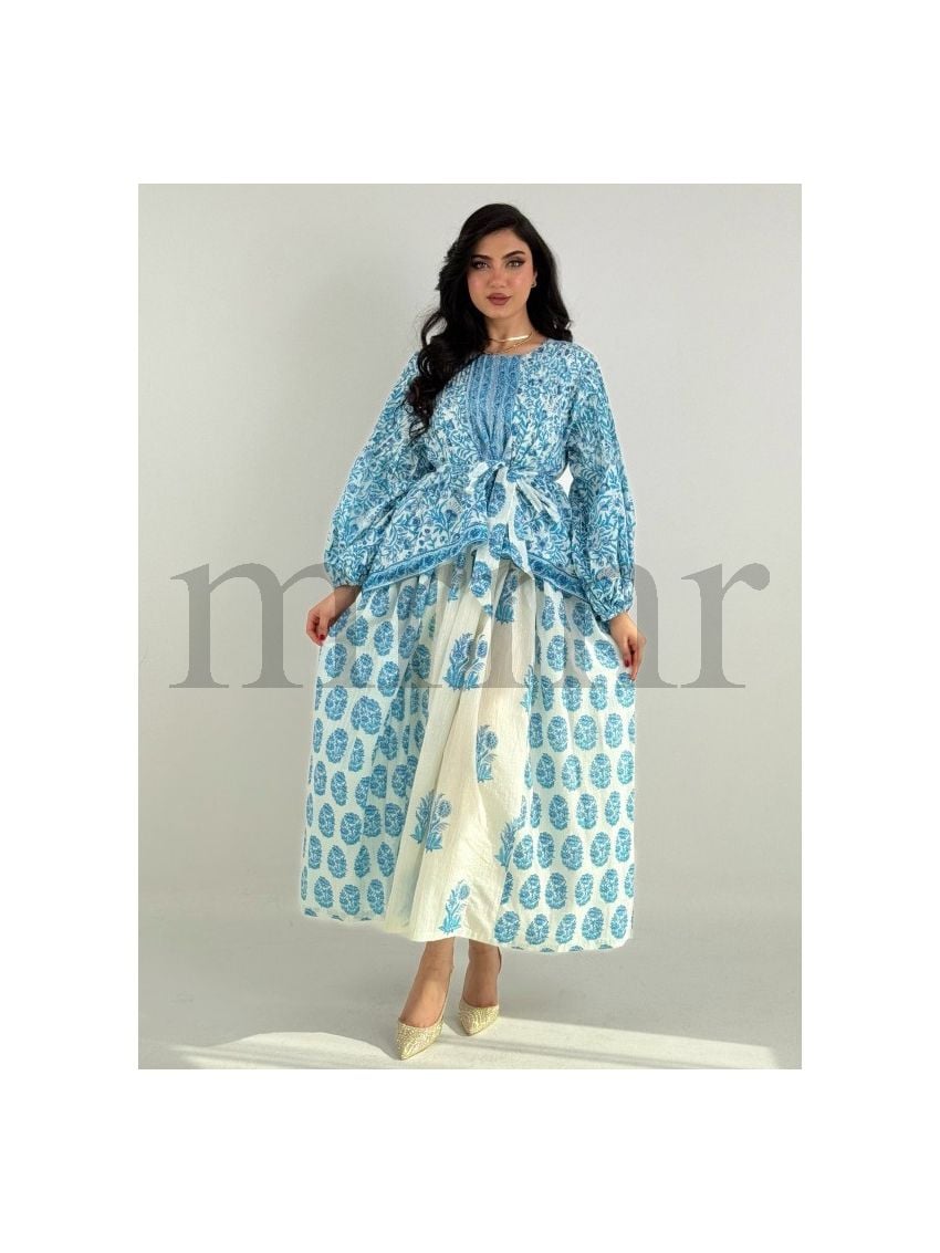 دراعة نسائية مع توب ورسم ورود