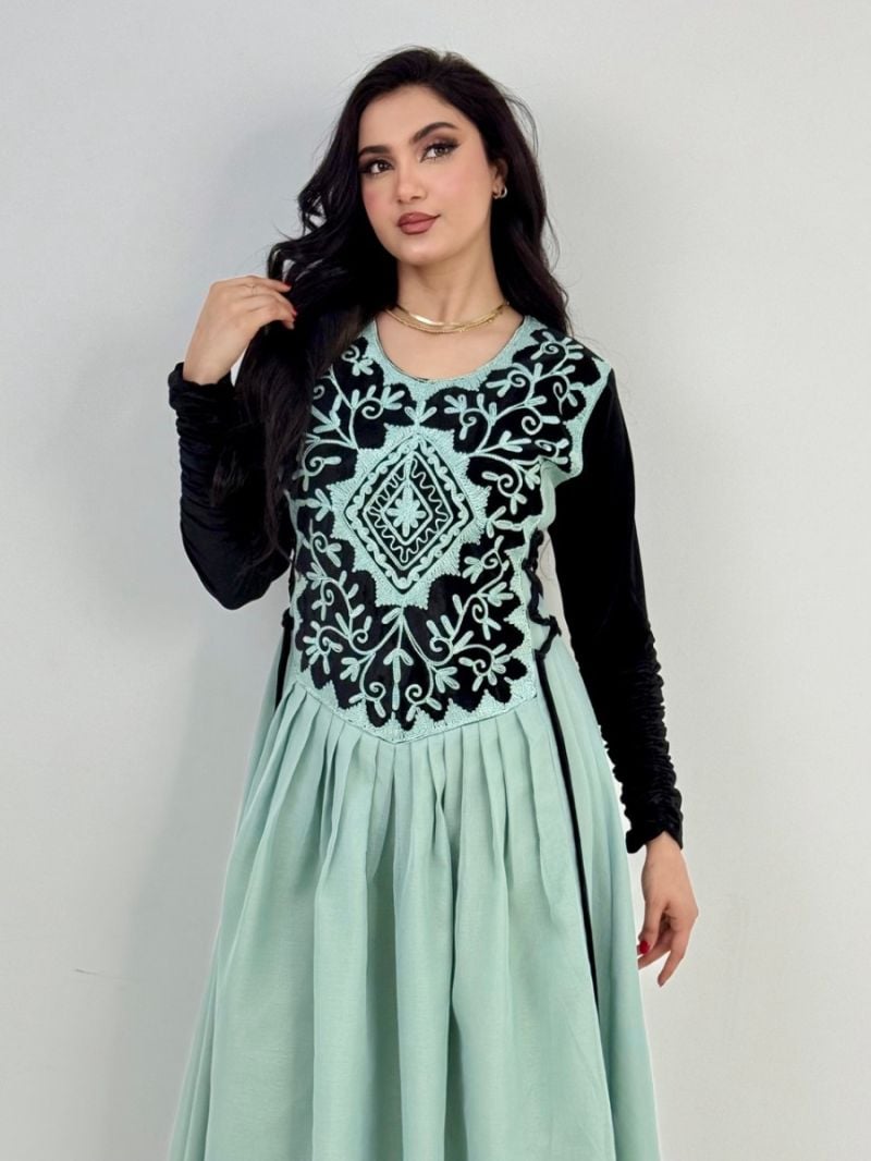 دراعة نسائية مطرزة