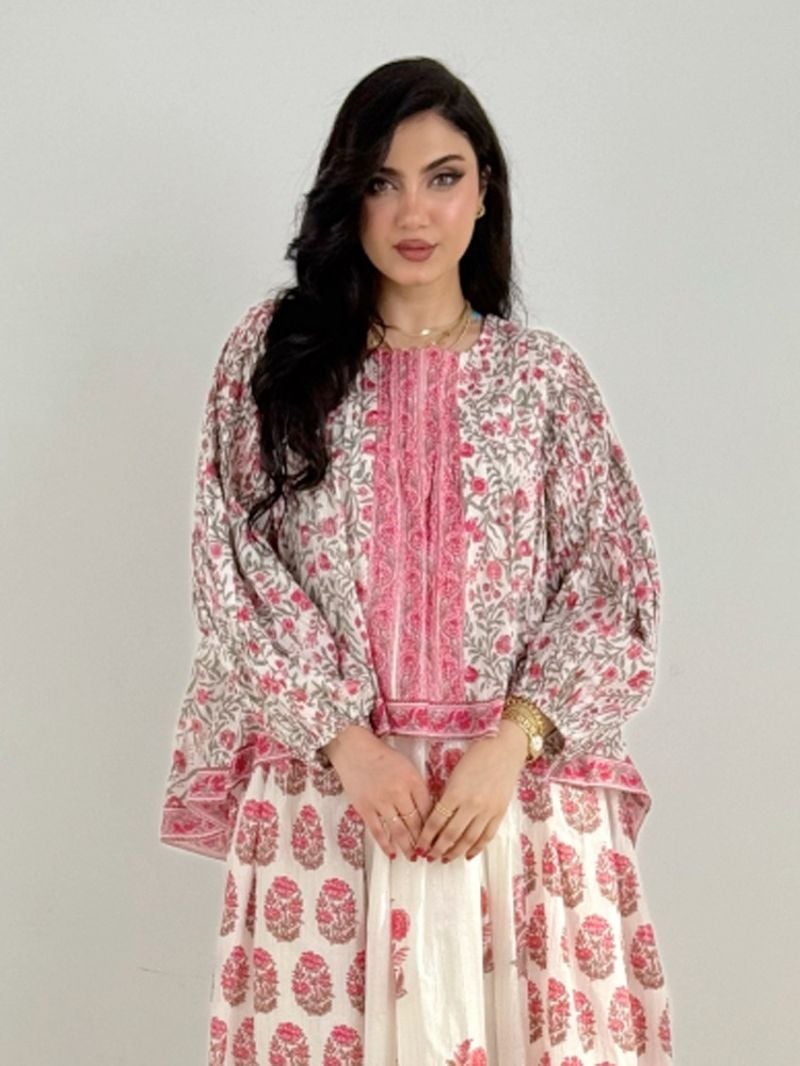 دراعة نسائية مع توب ورسم ورود